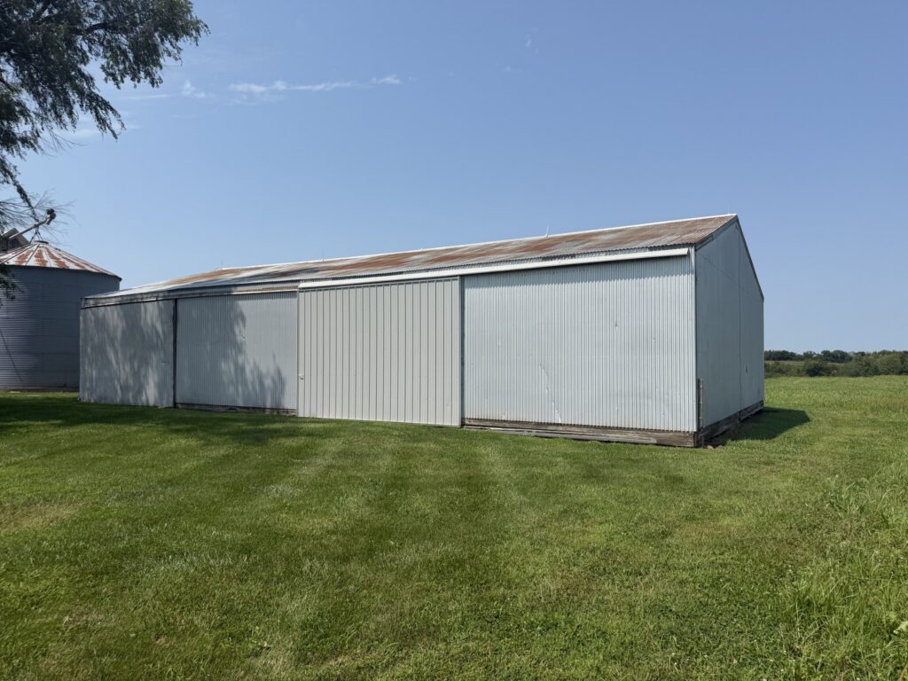 Machine shed, McDonald Farm, 272 acres, Wapello County, Iowa