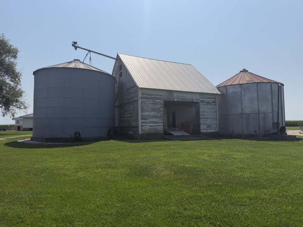 Corn crib and grain bins, McDonald Farm, 272 acres, Wapello County, Iowa