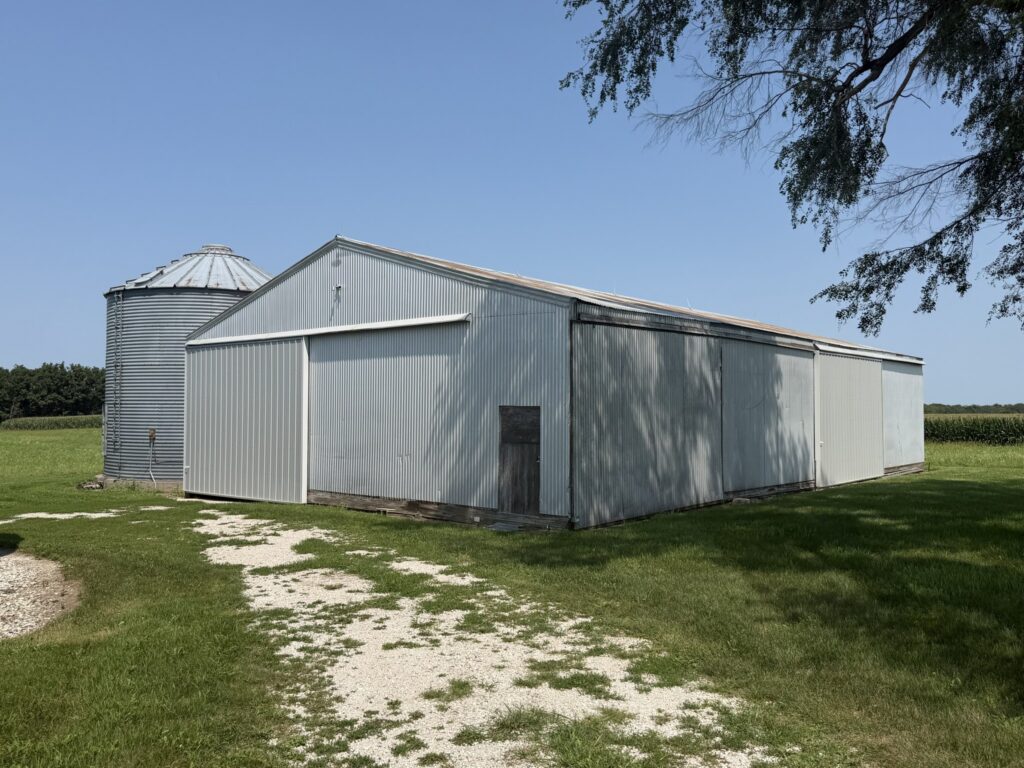 Machine shed exterior, McDonald Farm, 272 acres, Wapello County, Iowa