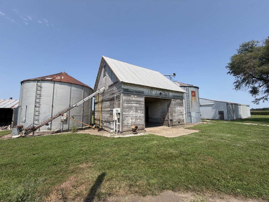 Outbuildings, McDonald Farm, 272 acres, Wapello County, Iowa