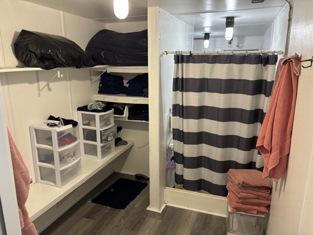Ceylon MN 3,200 Head Sow Farm, laundry and locker area