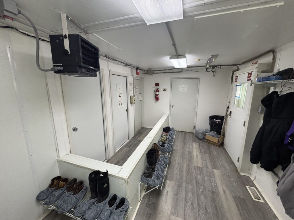 Welcome MN 3,200 Head Sow Farm, shower and locker room
