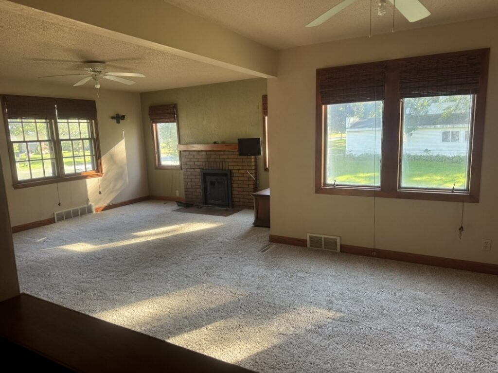 Living Room/Fireplace